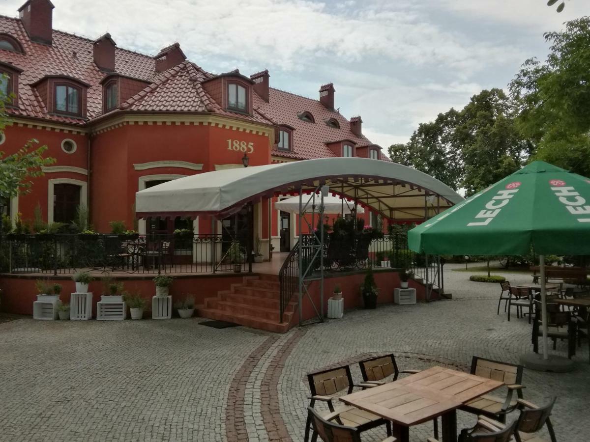 Dworek 1885 Ostrzeszów Exteriör bild