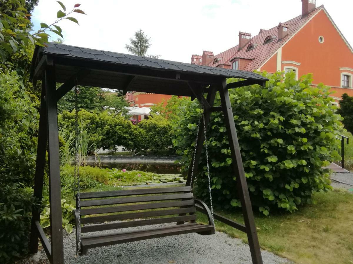 Dworek 1885 Ostrzeszów Exteriör bild